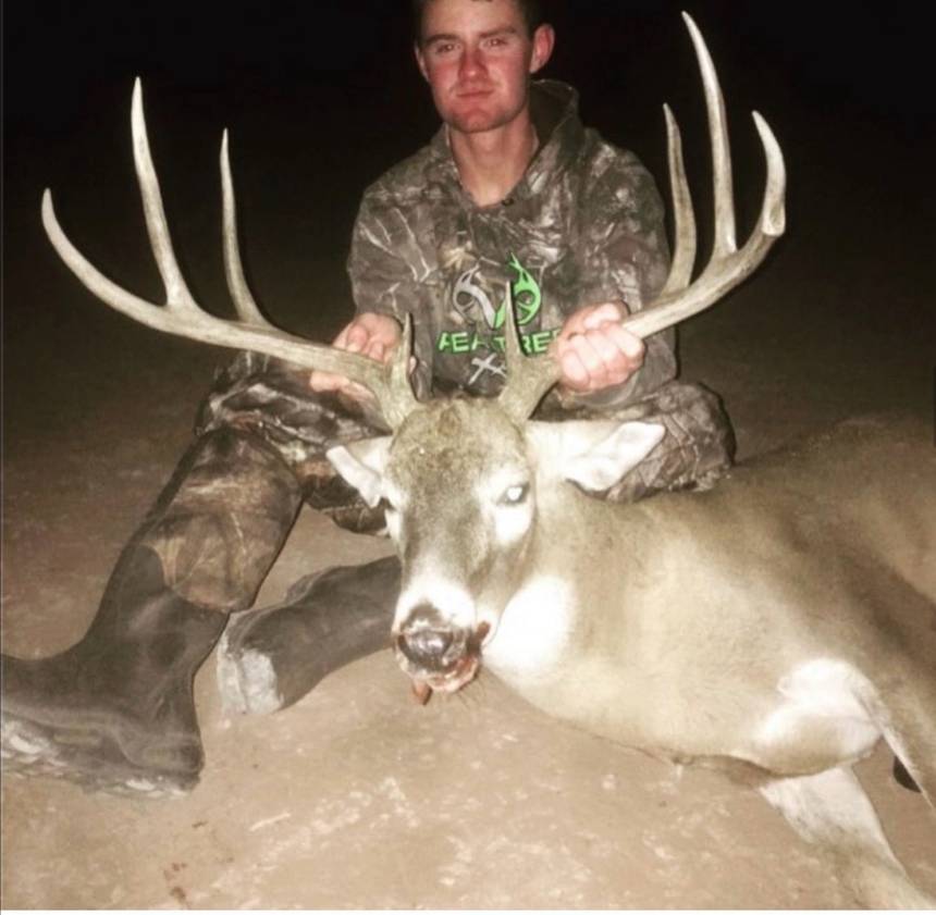 Whitetail deer hunt with Bitter Creek Outfitters in southwest Oklahoma